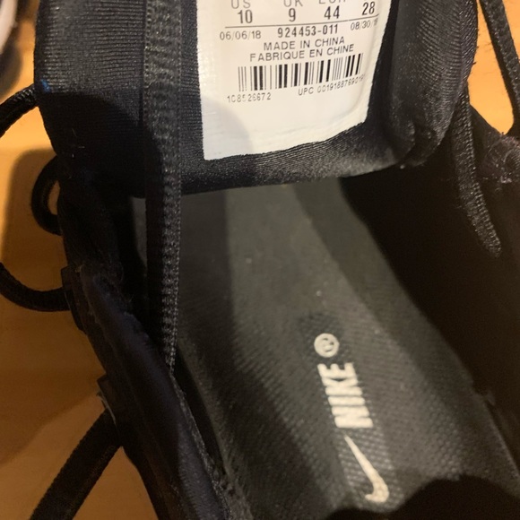 Vapormax black and white Size 10 - Picture 6 of 7
